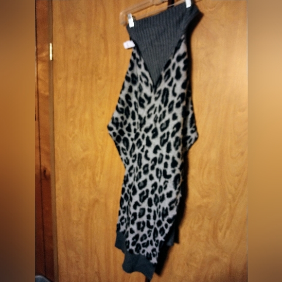 New Yummy Sweater Co Scarf - Choice - Picture 2 of 8